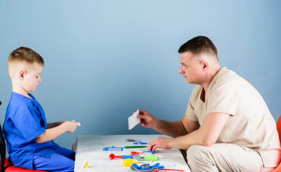 How Does the Team at Miracles for Hope Involve Parents in the Child’s Cerebral Palsy Treatment?